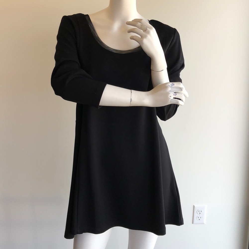 Lynn Ritchie black tunic with net accents XL